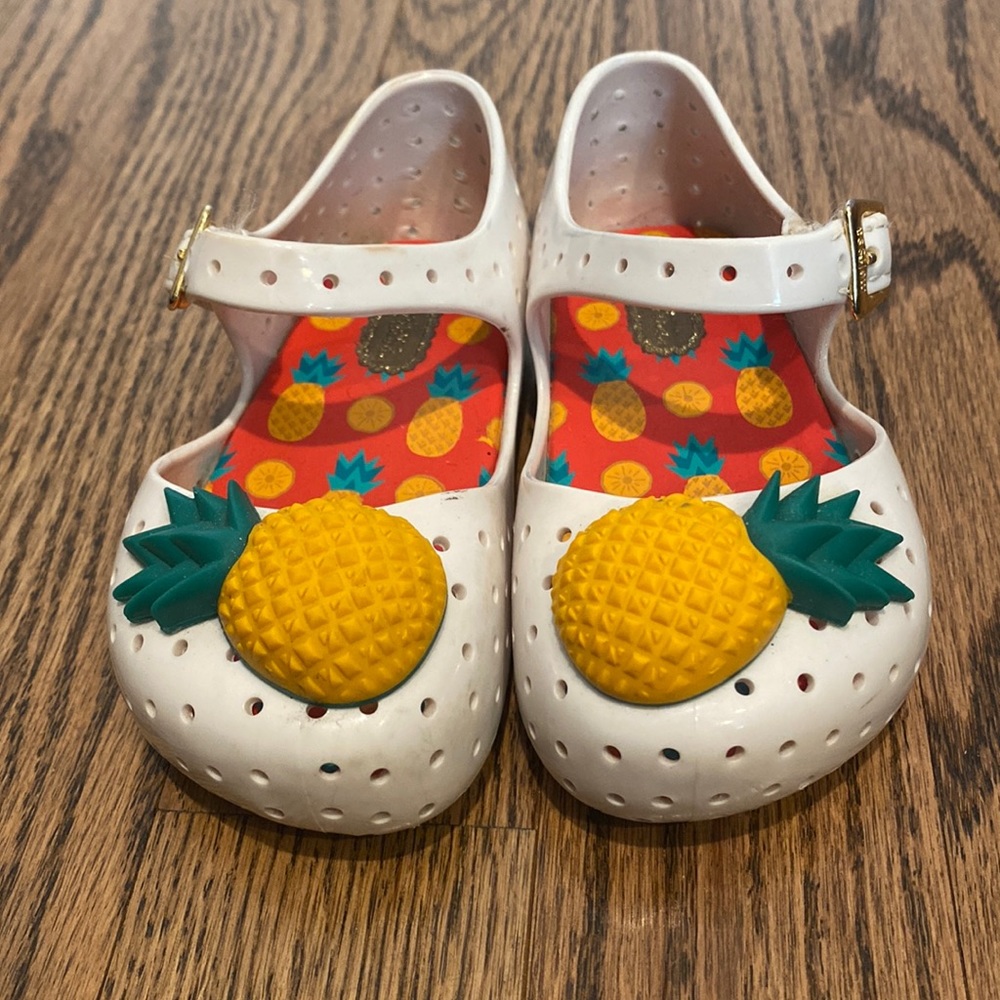 Mini Melissa White Pineapple toddler shoes size 6 US